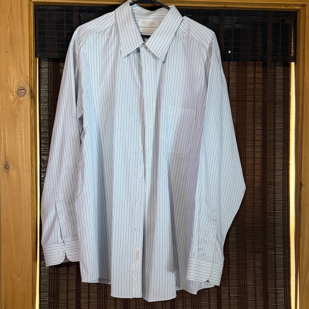 Gold Label Roundtree & Yorke White and Blue fitted Pinstripe Dress Shirt